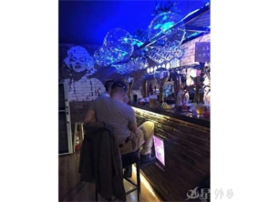 急转滨河北路盈利中啤酒屋小吃店