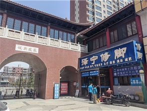 新城区凤凰新城小区门口空铺二楼三楼出租  